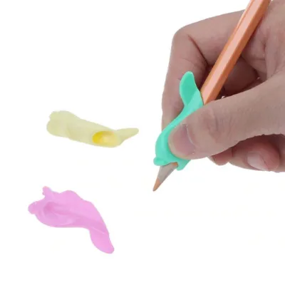 [Timmo House](Random Color)3Pcs Silicone Writing Aid Grip for Kids Children Learning Pen Pencil Aid Grip Kids Writing Posture Corrector Pencil Holder Tools