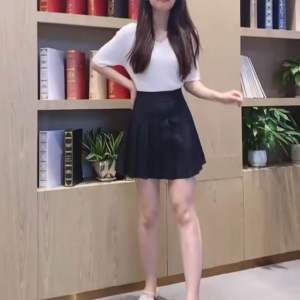 Pleated skirt suit fabric half body/black slim new short skirt suit white cover belly pleated skirt