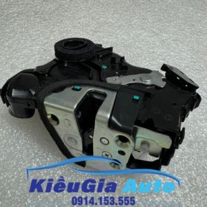 Ổ khóa ngậm cánh cửa Toyota Fortuner 2006-2019 6904006110