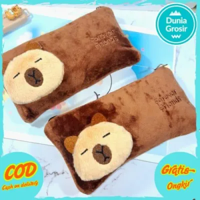 Kotak Pensil CAPYBARA Kain Boneka 3D Forever Friends Special Edition Cute Lucu Warna Cokelat / Tempat Pensil Kain Boneka Capybara Bahan Lembut Bahan Kain Bludru Halus Lembut Kualitas Premium Bisa Grosir dan COD Harga Termurah