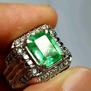 EMERALD ZAMRUD CHATAM TOP LUSTER9: Desain Elegan & Aksesoris Emas