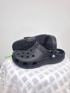 Restock Croc classics clog รองเท้าแตะแบบสวม M3-M11 สินค้าหิ้ว ใส่สบาย ไม่ลื่น พร้อมลุยฝน UV10B100
