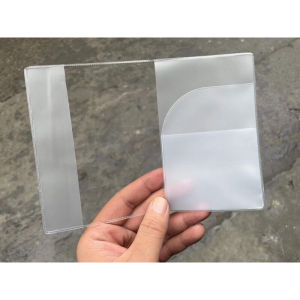 【มีสินค้า】ปกพาสปอร์ต เคสพาสปอร์ตพลาสติกขุ่น/ใส ซองใส่พาสปอร์ต กันน้ำได้ เคสพาสปอร์ต Passport ปกหนังสือเดินทาง ปกซองพาสปอร์ตมีช่อง