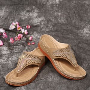 【Delivery in 3 days 】Wedge Sandals for Women Korean New Leather Ladies Wedge Heel Slippers Rhinestone Clip Toe Large Size Thick Sole Wedges Muffin Slippers