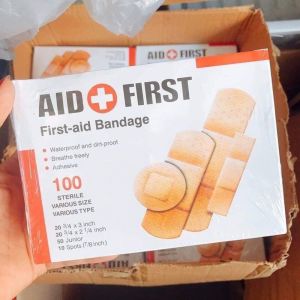Hộp băng cá nhân dán vết thương Urgo Aid First 100 miếng băng ago băng dán vết thương tiện dụng