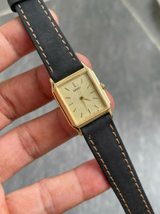 Đồng hồ nữ Seiko tank kính saphia mặt sớ vàng chạy pin hàng si