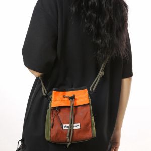 LUCKFRE ไนลอนทำจากไนลอน กระเป๋าสะพายข้างแบบเชือกผูก สี่เหลี่ยมสี่เหลี่ยม เสื้อมีจีบ กระเป๋าถือขนาดเล็กมาก แบบพกพาได้ สไตล์เกาหลีแบบ กระเป๋าแมสเซนเจอร์ผู้ชาย เด็กๆเด็กๆ