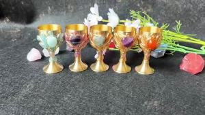 FFBH Natural Crystals Inlaid Brass Wine Goblet Vintage Luxury Crystal Shot Creative Light Luxury Metal Wine Cups for Home Decor & Bar 9Q4T2
