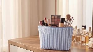 Sanwuta 4 Pcs Seersucker Makeup Bag for Women Stripe Cosmetic Bag Travel Toiletry Organizer Preppy Storage Pouch Valentines Galentines Gifts for Wedding Bridesmaid Mom (Blue)