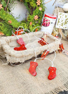 (SG Seller) Christmas Xmas festive classic metal Led lighting red metal sock 1/2m 10LED 2AA Batteries