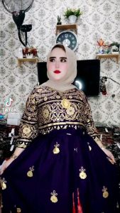 GAMIS INDIA ARUHI: Pakaian Wanita Elegan dengan Desain Tradisional India