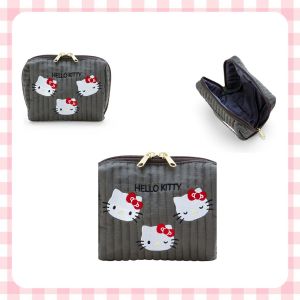เปิดกรุกระเป๋าที่น่าใช้ กระเป๋าเครื่องสำอางค์ที่ผู้หญิงต้องชอบ Sanrio งานชนช็อป - เป็นผ้าไนลอน+โพลิเอสเตอร์ ลายปักด้านหน้า ซิปรอบ 3 ด้าน - ขนาด 16×11×8 cm