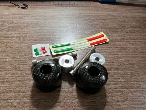 Cặp gù gắn tay lái nhúng cacbon (tem tặng kèm).