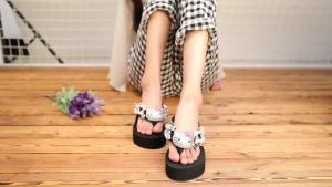 New Bling Full Diamond WomenS Sewn Pearl And Gemstone Flip-Flops Beach Wedge Sandals