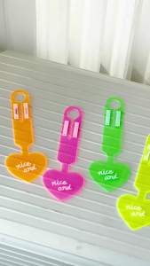 แท็กติดกระเป๋าเดินทางรูปหัวใจสีสว่างชุด10ชิ้นการปรับแต่งป้ายกระเป๋าสนามข้อมูลสำหรับนักเดินทาง