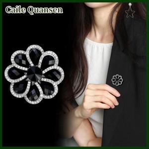 Caile เข็มกลัดดอกไม้พลอยเทียมสีดำที่สวยงามสำหรับผู้หญิงที่สง่างามปกเสื้อเครื่องประดับตกแต่งงานแต่งงาน