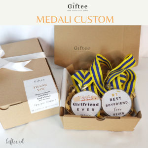 MEDALI CUSTOM AKRILIK KALUNG AWARD ACRYLIC MENDALI WISUDA GRADUATION KEJUARAAN PIAGAM BEST BOY GIRL FRIEND MOM DAD SOUVENIR KADO HADIAH GIFT BOX ULANG TAHUN ULTAH BIRTHDAY GRADUATION WISUDA SEMPRO SIDANG ANNIVERSARY MURAH BY GIFTEE ID