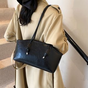 Classic PU Leather Knot Detailed Baguette Shoulder Bag