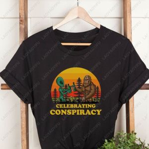 [Local Stock] VCC Funny Bigfoot and Alien Celebrating Conspiracy Tshirt Casual Fashion Loose Harajuku Man Clothing Hip Hop Punk Women Streetwear