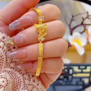 ชุดสร้อยคอและแหวนจิ้งจอกเล็กสีทองประดับไมโครสำหรับผู้หญิง แฟชั่นหรูหราเบาๆ สร้อยข้อมืออเนกประสงค์