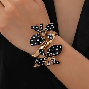 A7171 Gold Tone Open Cuff Bracelet Enamel Open Cuff Design Polka Dot Flower Bracelet Retro Polka Dot Pattern Black White Bangle For Women