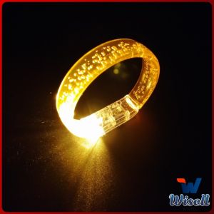 Wisell เทศกาลปาร์ตี้คอนเสิร์ต  สายรัดแขน พร้อมไฟ LED 6 สี ใช้แบตเตอรี่ กำไลข้อมือ Charm Bracelets[พร้อมส่ง]
