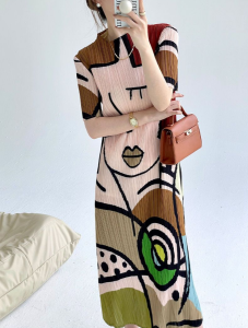 Nova quality⭐One person one pleat ⭐ One person one fold ※summer new cartoon print Miyake fold short-sleeved dress fashion slimming temperament in long skirt women