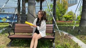 AE Childrens umbrella with cartoon yellow duck design ins Dual-use sun protection umbrella for both sunny and rainy days manual folding umbrella black-coated sun umbrella