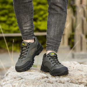 LHSunshine SALE รองเท้าผ้าใบแฟชั่นชาย ระบายอากาศได้ดี 3 สีให้เลือก ดำ เทา น้ำตาล แมทช์ง่าย ใส่ทำงานหรือเที่ยวก็ได้ จึ้งมากกก กดสั่งเข้ามาได้เลย