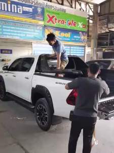 โรลบาร์ ทรง ร็อคโค่ เวอร์ชั่น 1 ไม่เจาะรถ สามารถใส่กับกระบะลายเนอร์ได้ โตโยต้า รีโว่ มีทั้ง แคป และ สี่ประตู ผลิตจากพลาสติก เอบีเอส น้ำหนักเลา