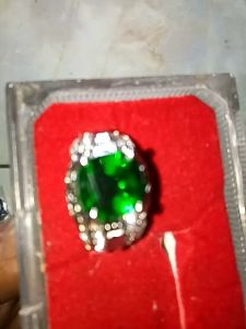 Cincin Moissanite Warna Hijau Kriatal