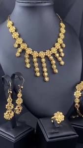 ดาวดอกไม้เล็กๆน้อยๆน่ารัก jewelry เครื่องประดับหู 2024 เครื่องประดับดูไบชุดเจ้าสาวสร้อยคอ