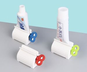 เก็บฟรี คูปองลดค่าส่ง พร้อมส่งจากไทย ที่บีบยาสีฟัน ที่ดันยาสีฟัน ที่รีดยาสีฟัน แบบม้วน ไขลาน ใช้งานง่ายมาก สะดวก คุ้มค่า