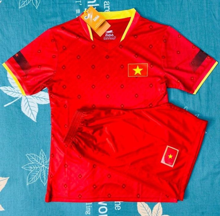 Bộ quần áo đá bóng, đá banh thi đấu VIỆT NAM màu đỏ, trắng MẪU MỚI