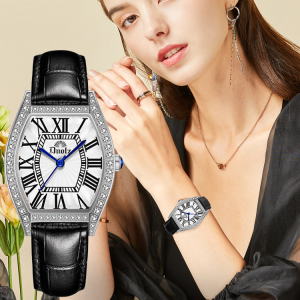 นาฬิกาข้อมือสตรีสมัยใหม่ที่มีความสวยงามและทันสมัยที่มีส่วนประกอบจากเครื่องแต่งกายและเครื่องประดับ