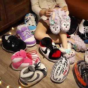 Giày Bông Giả Cùng Kiểu Dáng Hot Trên Mạng Trong Kho Dép Bông Cặp Đôi Thoải Mái Mùa Thu Đông Giữ Ấm aj Giày Mũi To Có Thể Tùy Chỉnh Cho Bé