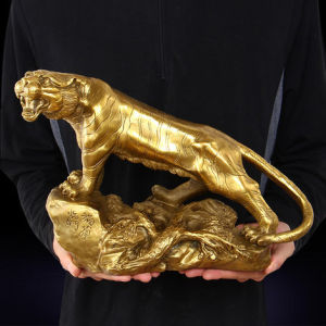 Tượng con hổ đứng bệ đá chiêu tài tiến lộc cho năm dần bằng đồng thau phong thủy Hồng Thắng