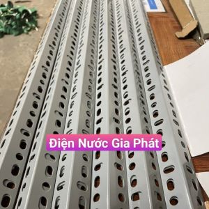 Thanh sắt V lỗ V3 độ dày 1.6 li dài đa dạng kích thước từ 20cm đến 200cm sắt v lỗ màu xám.