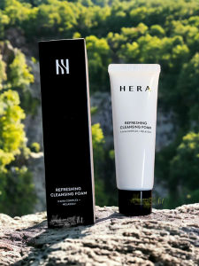 Sữa rửa mặt dưỡng ẩm Hera dạng bọt mềm làm sạch sâu lỗ chân lông kể cả bụi mịn Hera Creamy Cleansing Foam 50ml