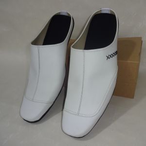 Sepatu bustong putih bagus / sepatu untuk haji dan umproh nyaman dan lembut / sepatu selop pria nyaman sol tidak licin