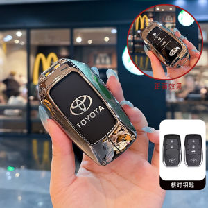 เคสที่ห้อยกุญแจหนังแท้ทำจากสังกะสีอัลลอยอัจฉริยะสำหรับรถยนต์เคสฝาครอบตัวยึดสายโซ่สำหรับ Toyota Fortuner Innova Zenix Land Cruiser Prado Hilux Rocco Rerocco Co Yaris Corolla Cross Harrier RAV4 Alphard VELLFIRE