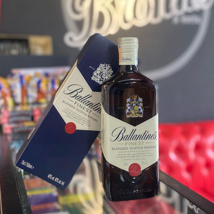 Ballantines finest blended scotch Scotland, có hộp