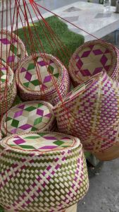 กระติบข้าว ทรงฟักทอง งานจักสานจากไม้ไผ่ สีสันสวยงาม ขนาด 6.5 นิ้ว แถมถุงผ้า