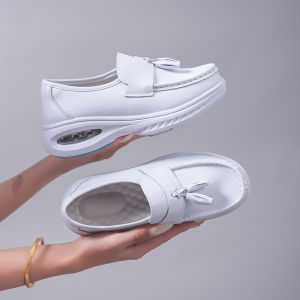 รองเท้าสีขาว/รองเท้าสีดำ/รองเท้าทำงาน รองเท้าพยาบาลหนังแท้พร้อมส่ง พื้นรองเท้านุ่ม กันลื่น ระบายอากาศได้ดี ดีไซน์กันกลิ่น  พื้นรองเท้าหนา  มี2สีดำและขาว สวมใส่เบาสบายเท้า พื้นรองเท้านุ่มมาก ส่งจากไทยไม่ต้องรอนาน WJ94