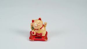 TOPINCN Solar Luck Cat Cute Wealth Welcoming Cats Waving Arm Home Display Car Decor Yellow White Black (Black)