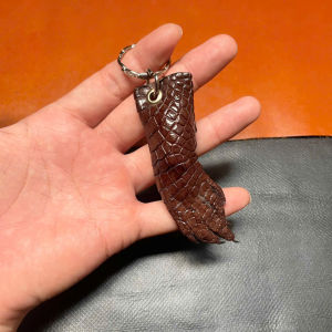 Móc khóa móng cá sấu thật 100% gắn oto túi sách độc lạ sang chảnh giá tận xưởng