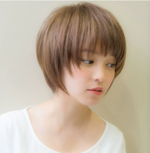 Short Straight Elf Cut High-Heat Resistant Synthetic Wig - 12.6 Inch Light Brown with Pink Bow Density Cap for Women Summer Party & Dance Event MotherS Day Gift Short Hair Wigs Event Hairpiece Summer Style Comfortable Fit Cap