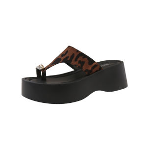 Free Shipping Small-Sized Thick-Soled Platform Flip-Flops For Women Suitable For Summer Wear 2026 New Style Perfect With Dresses Height-Increasing Beach Sandals