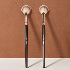 Highlighter Brush Kuas Make Up Blush On Bulu Sintetis Halus Premium Quality