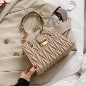 TAS SELEMPANG WANITA MODEL TERBARU (COD) TAS SELEMPANG WANITA KEKINIAN TERBARU 2022 / TAS 2022 MODEL CEWE VIRAL TERBARU / TAS SELEMPANG KUNCI PERSEGI TERBARU / TAS SELEMPANG WANITA IMPORT / OTHERS